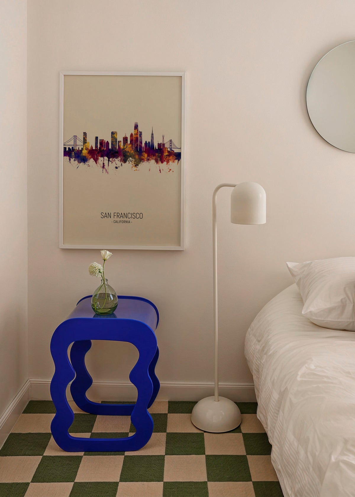 San Francisco Skyline en beige - Framed poster in an interior