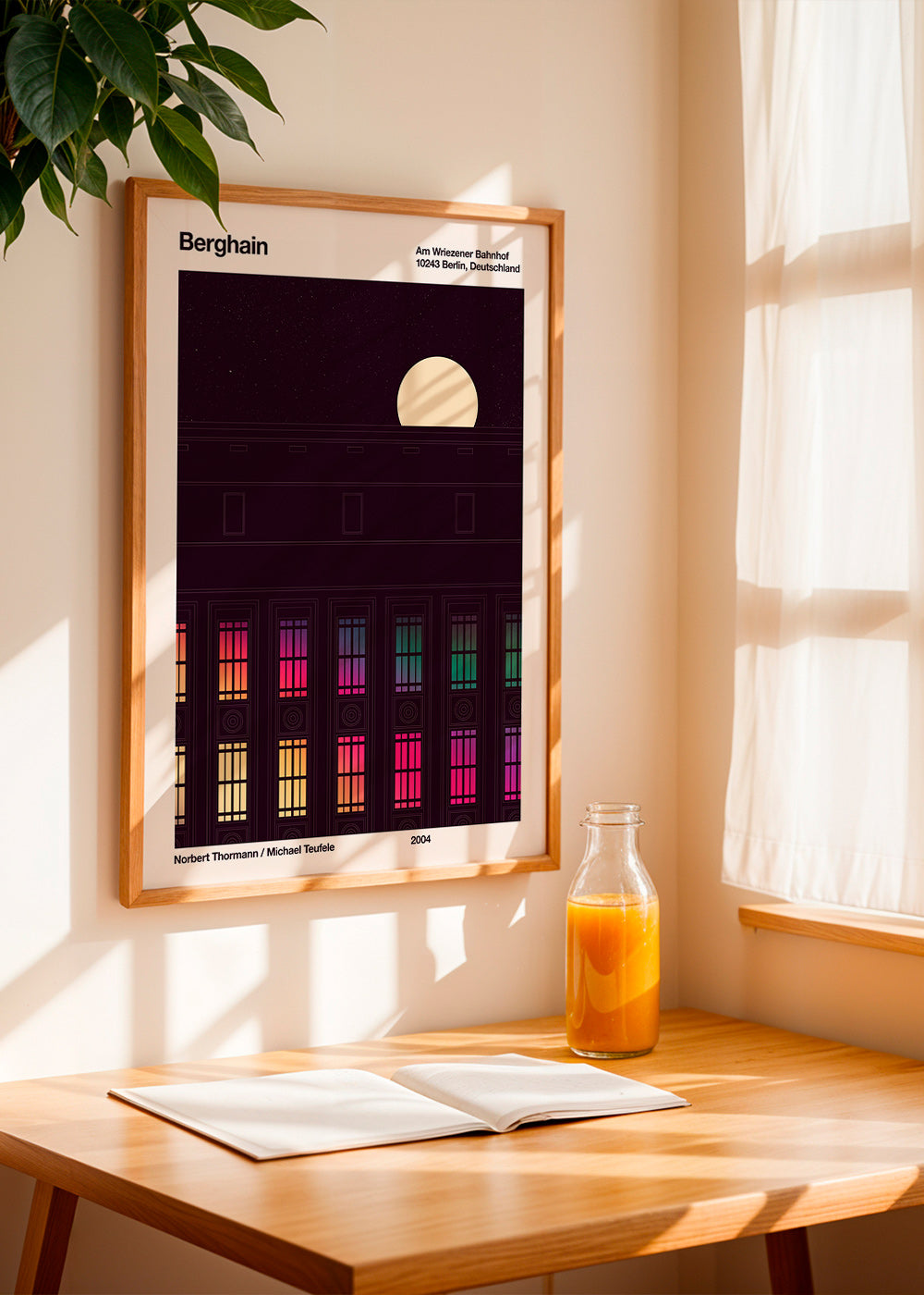 Stadtposter mit beleuchteter Fassade