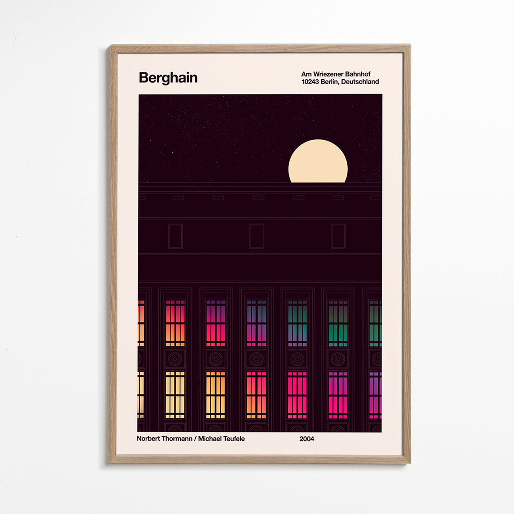 Stadtposter mit beleuchteter Fassade