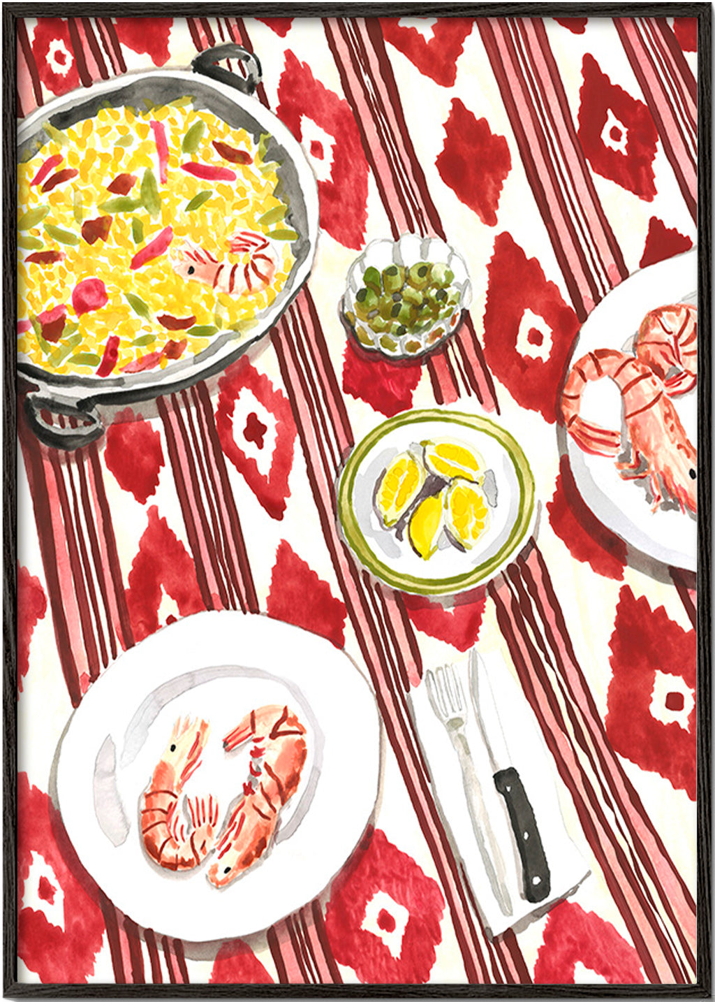 Küchenkunst: Paella und Garnelen auf gemustertem Tuch