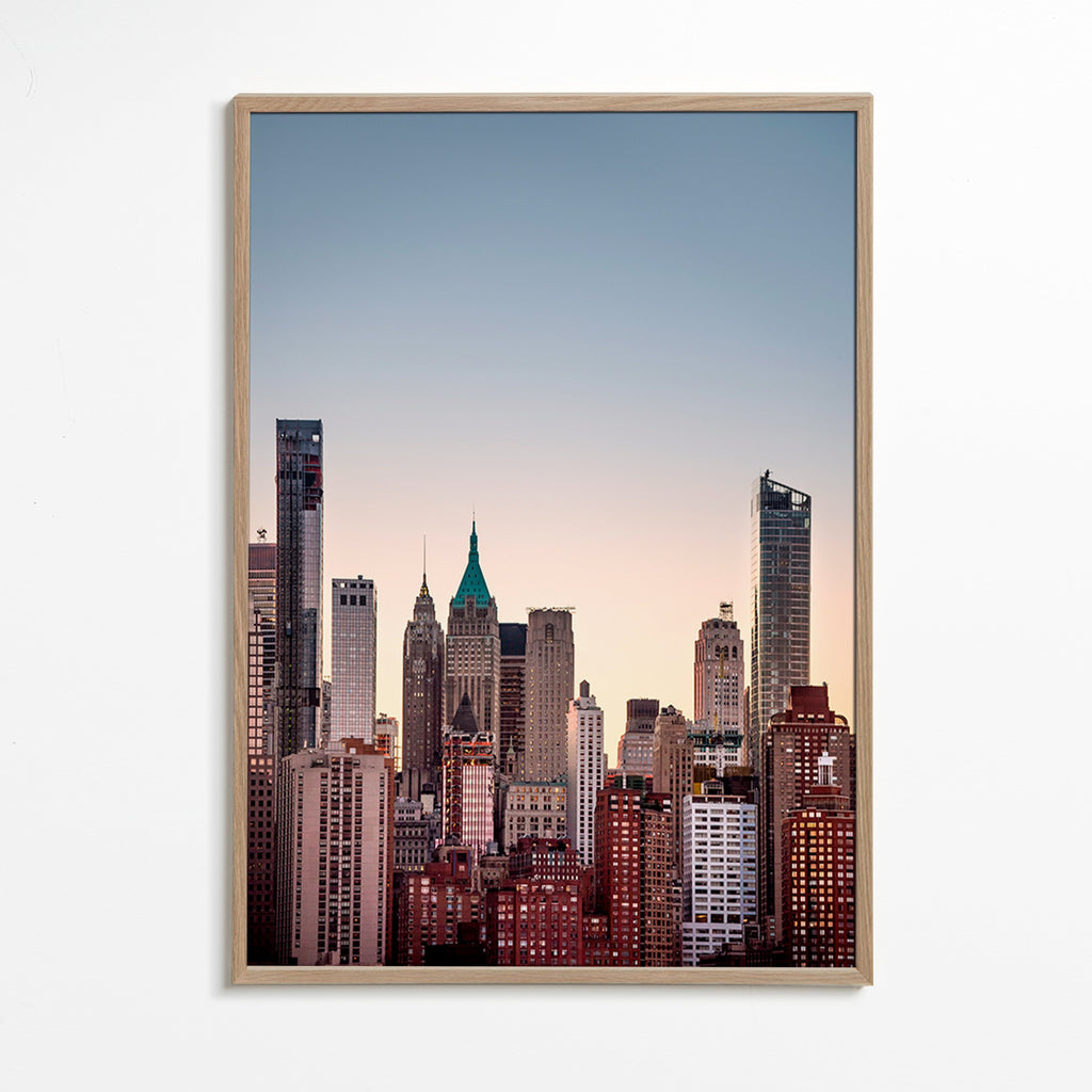 Stadtbild mit Skyline zur Dämmerung – Oak Frame