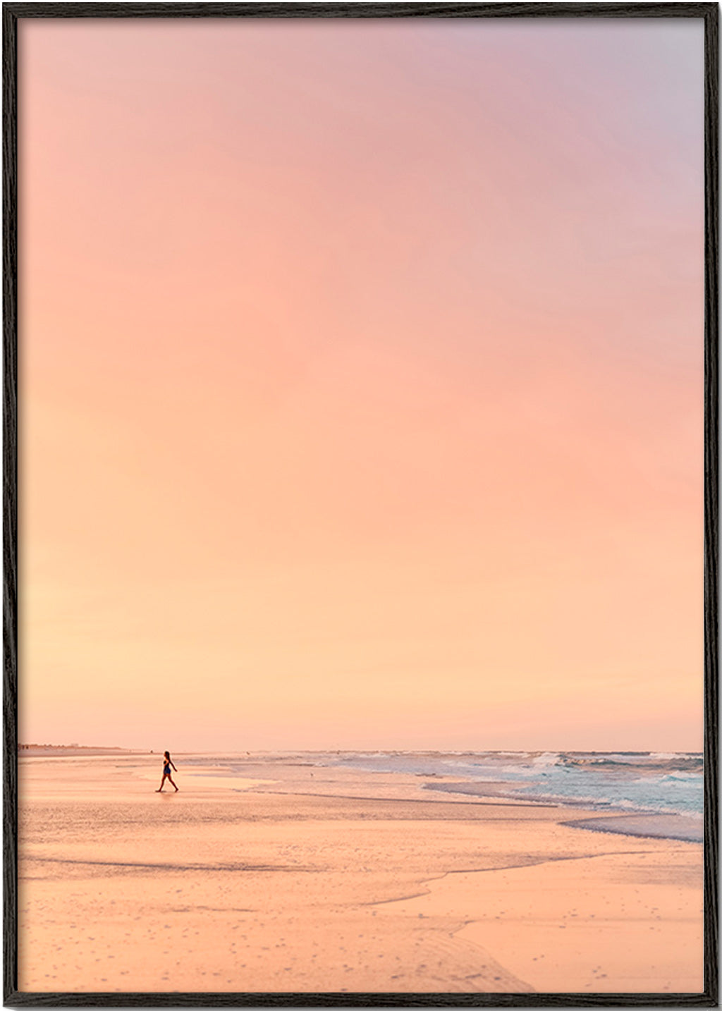 Landschaftskunst: Pastellstrand bei Sonnenaufgang – Black Frame