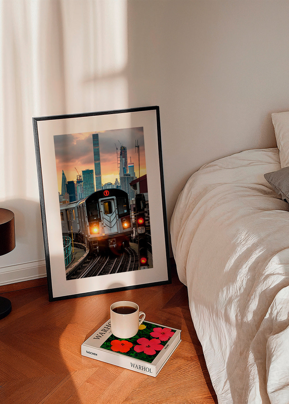 Stadtbild: U-Bahn 7 bei Sonnenuntergang – Product1