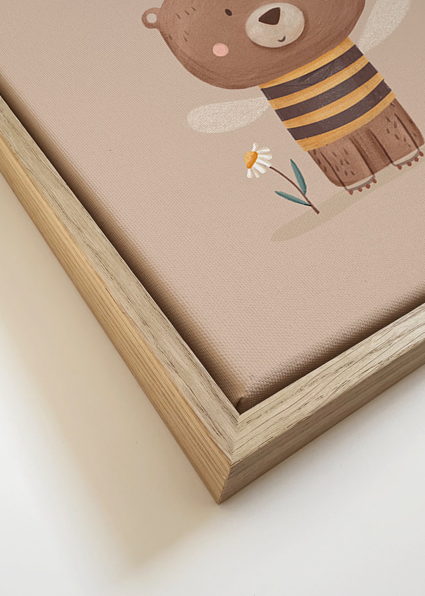 Kinderposter Bär als Bienenkönigin
