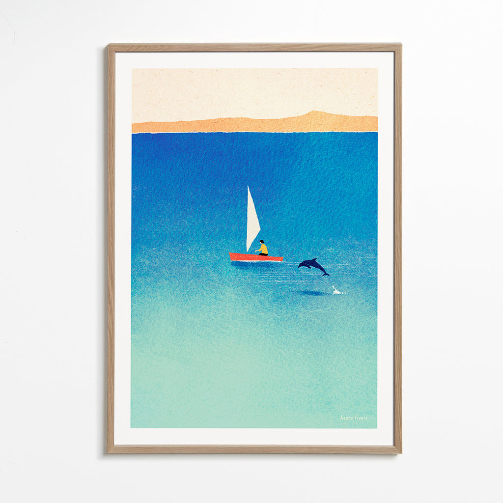 Kunstwerk mit Delfin und Segelboot im blauen Meer – Oak Frame