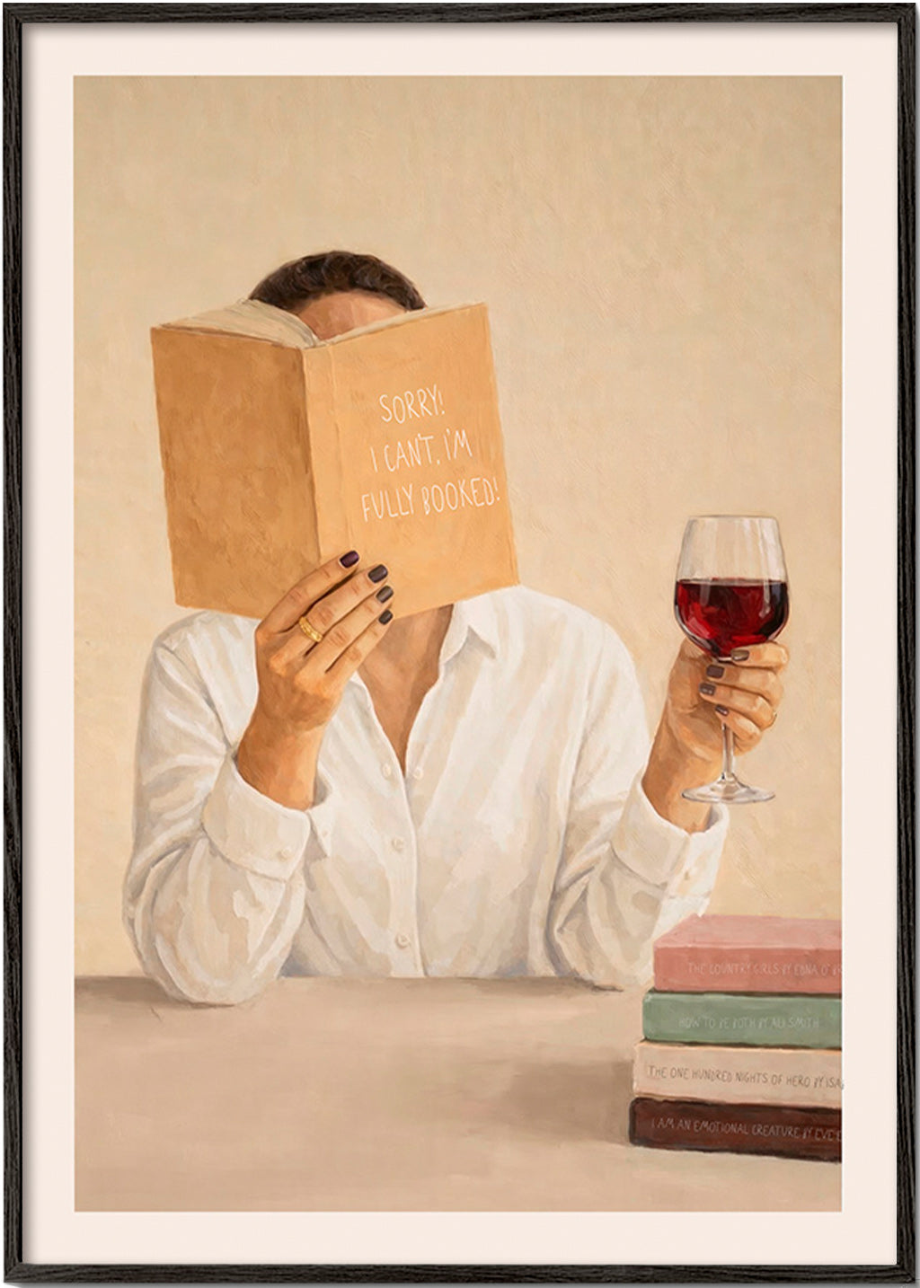 Küchenkunst: Frau liest mit einem Glas Wein