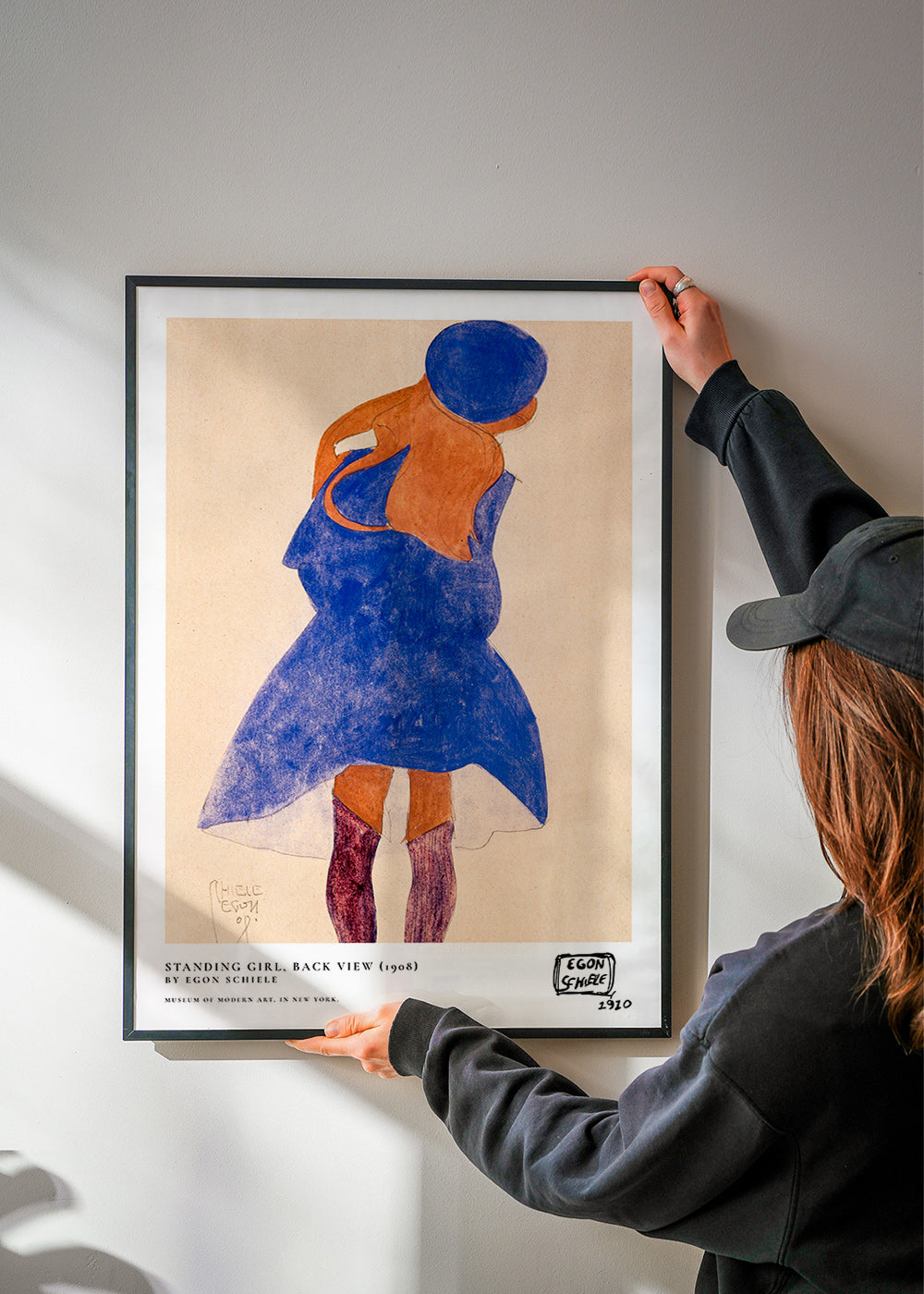Illustration: Frauenfigur Rückenansicht in Blau