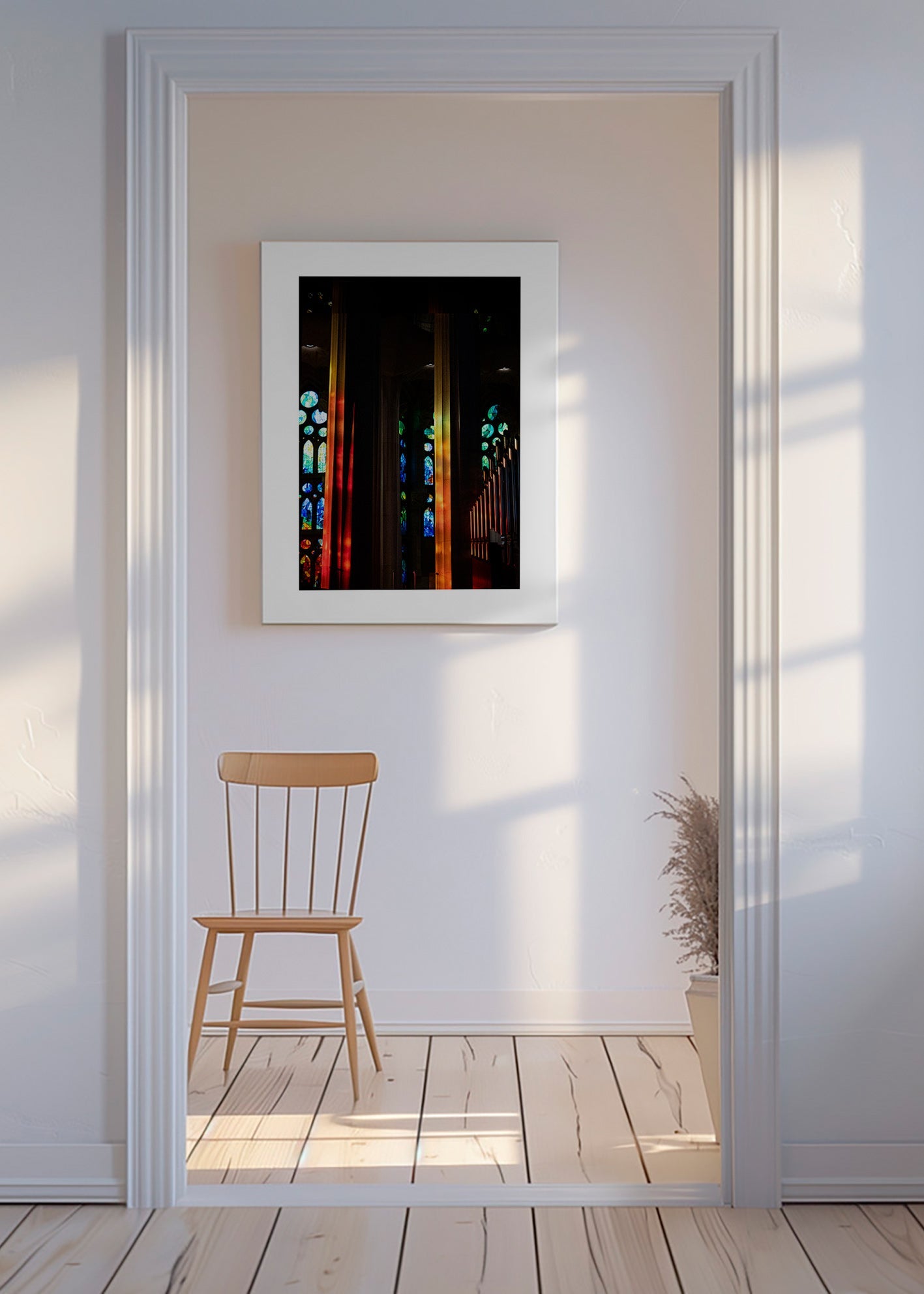 Fotografie der Kathedrale mit buntem Glaslicht