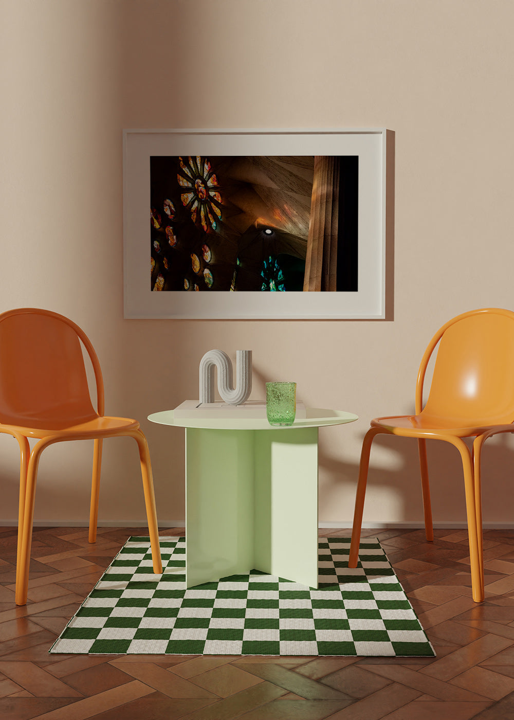 Architekturfotografie von Buntglas und warmem Licht