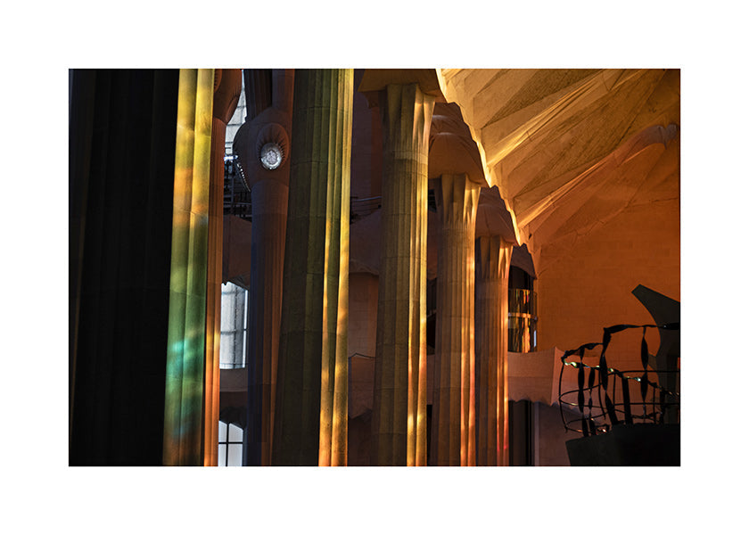 Architekturfotografie im Innenraum mit goldenem Licht