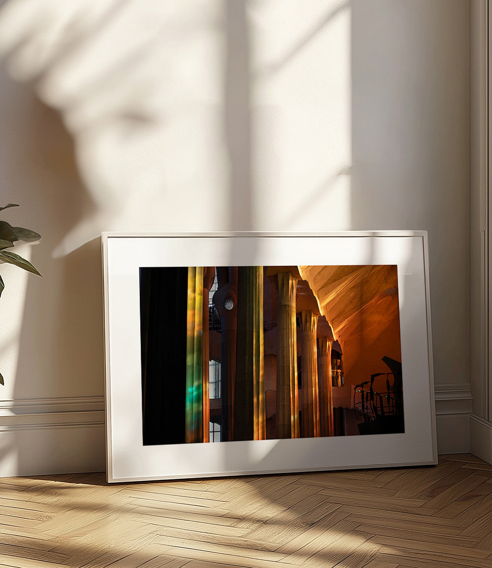 Architekturfotografie im Innenraum mit goldenem Licht
