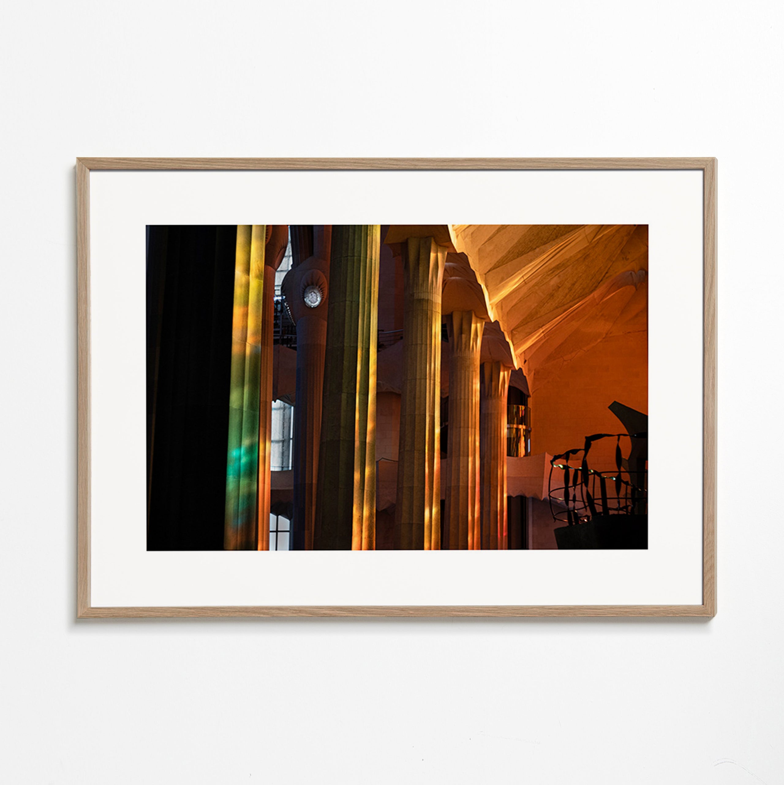 Architekturfotografie im Innenraum mit goldenem Licht
