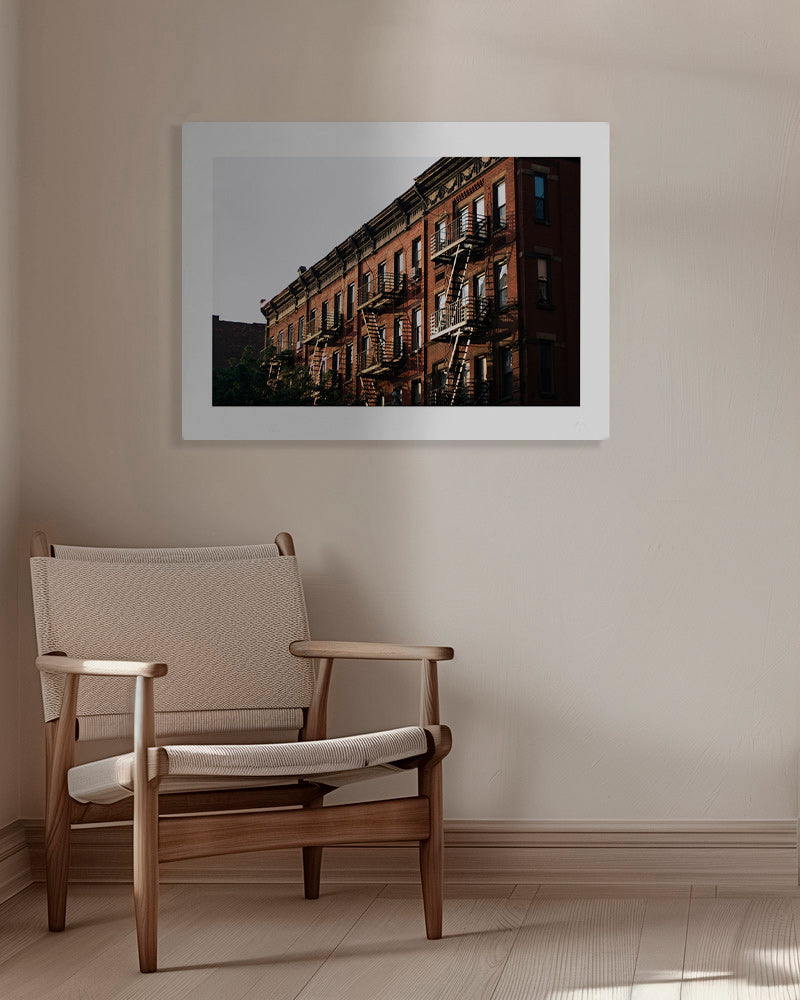 Reiseposter: New Yorker Brownstone-Fassade mit Feuertreppen