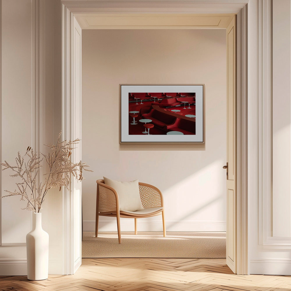 Rote Lounge-Fotografie mit geschwungenen Sitzen