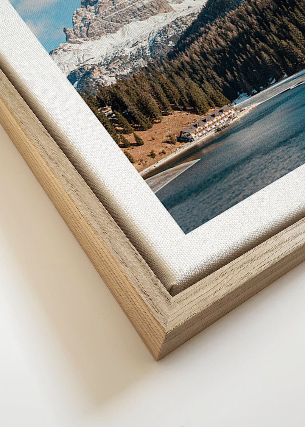 Fotografie: See und Berggipfel