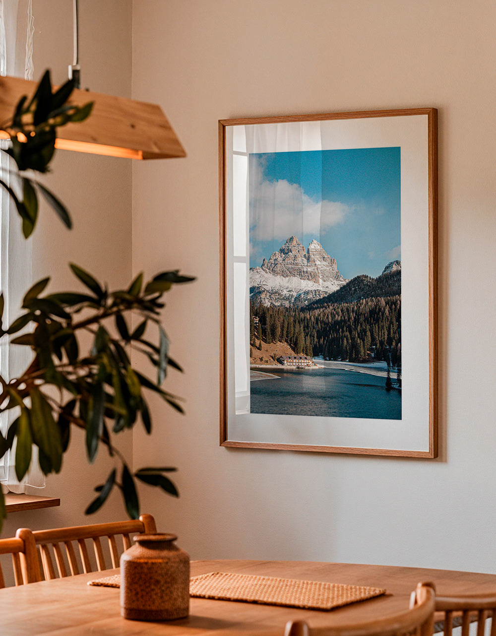 Fotografie: See und Berggipfel