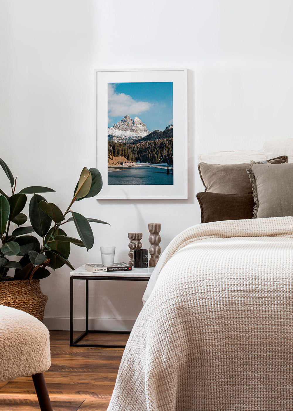 Fotografie: See und Berggipfel