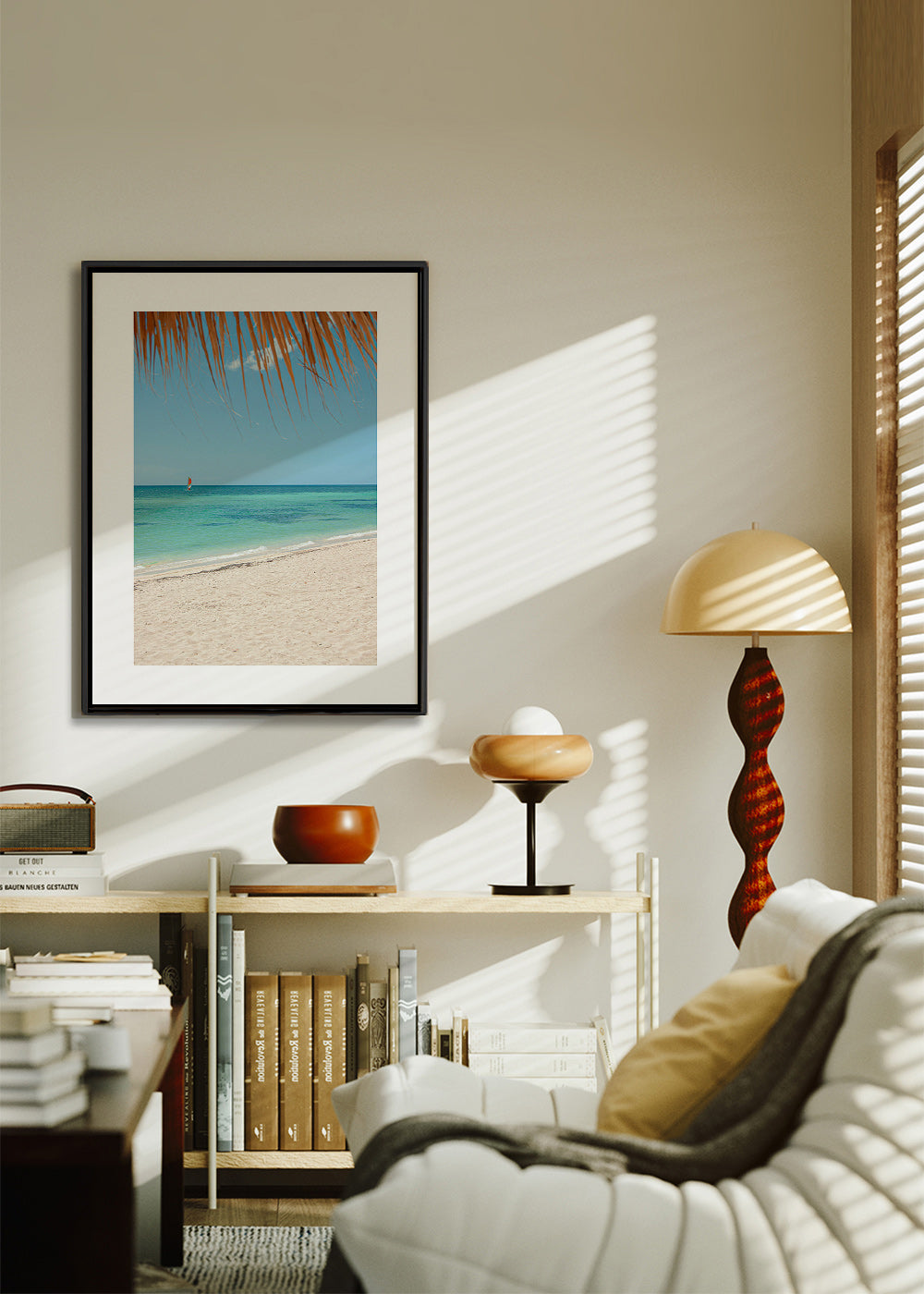 Landschaftsbild: karibischer Strand mit Palme