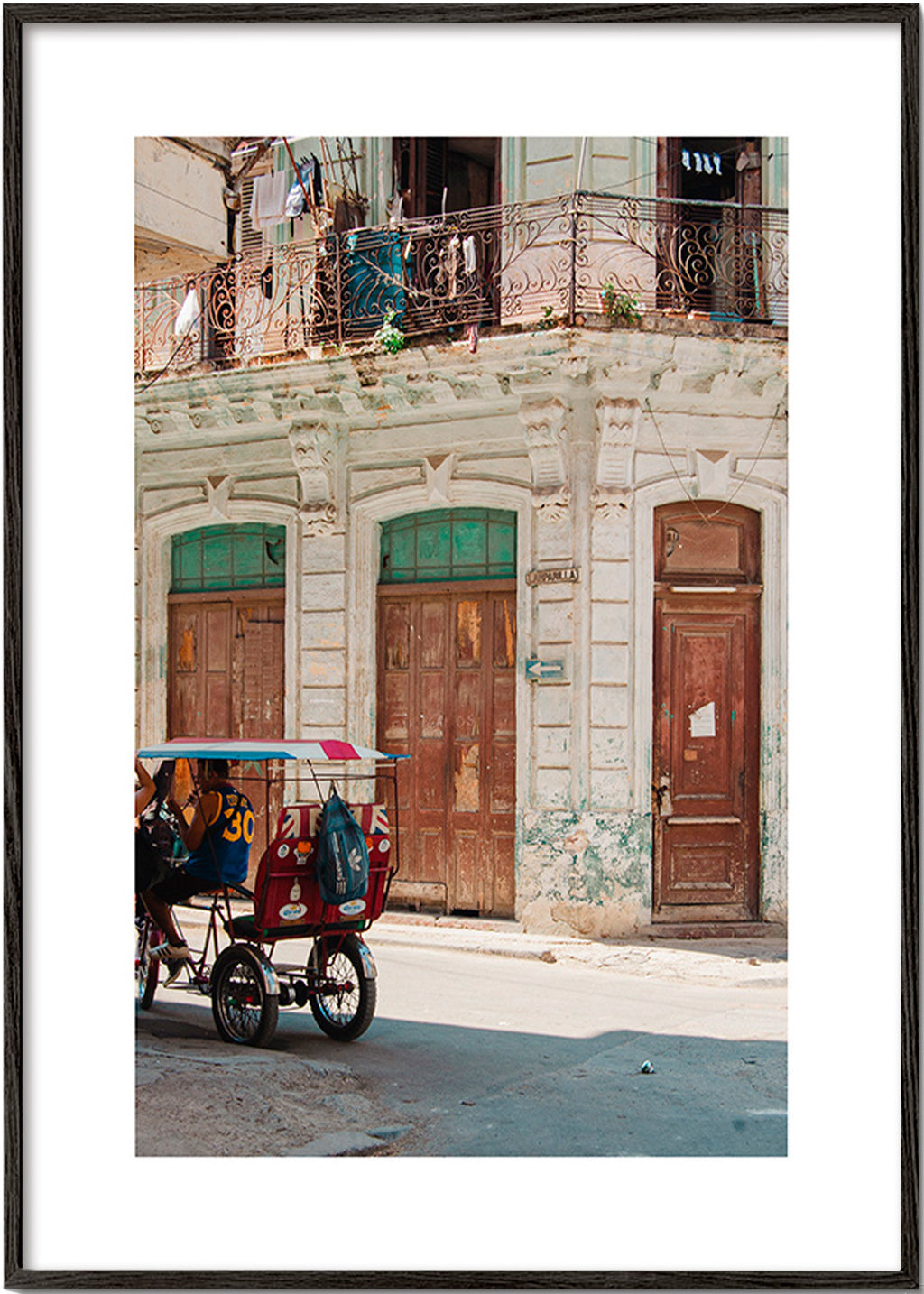Reisebild: Havanna-Fassade mit Rikscha