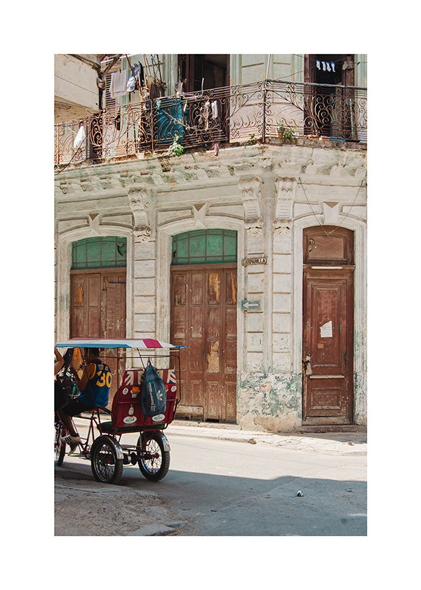 Reisebild: Havanna-Fassade mit Rikscha