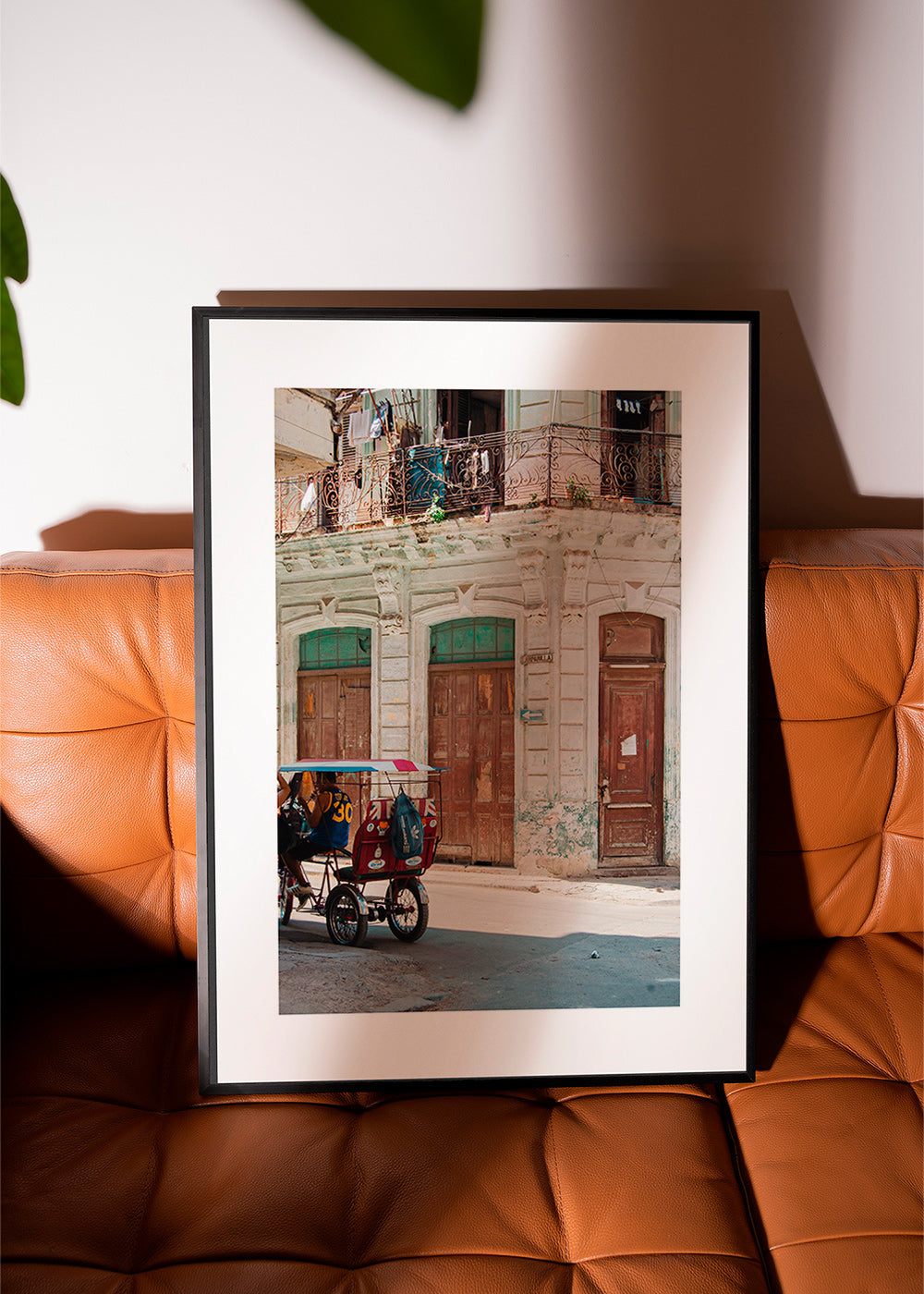 Reisebild: Havanna-Fassade mit Rikscha