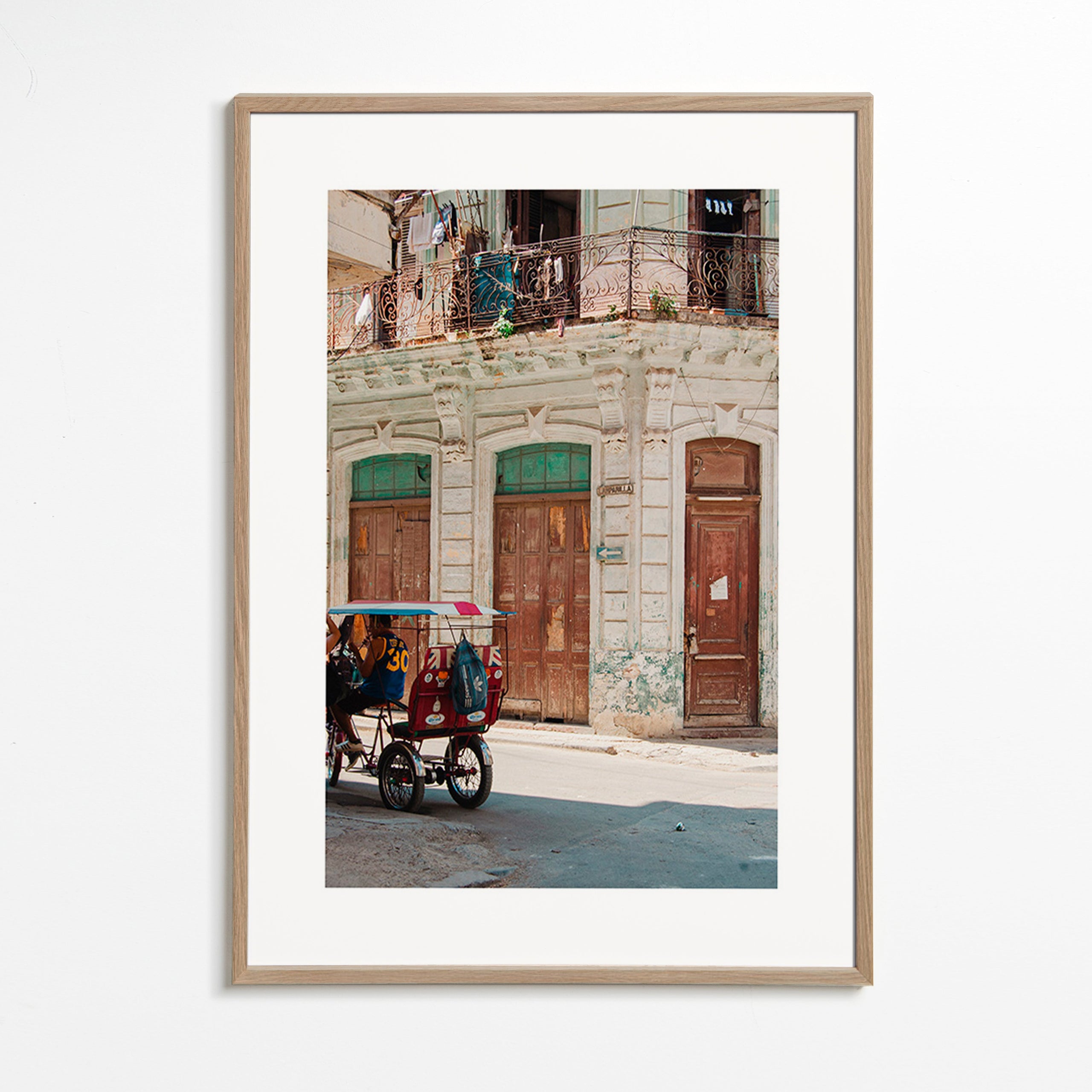 Reisebild: Havanna-Fassade mit Rikscha