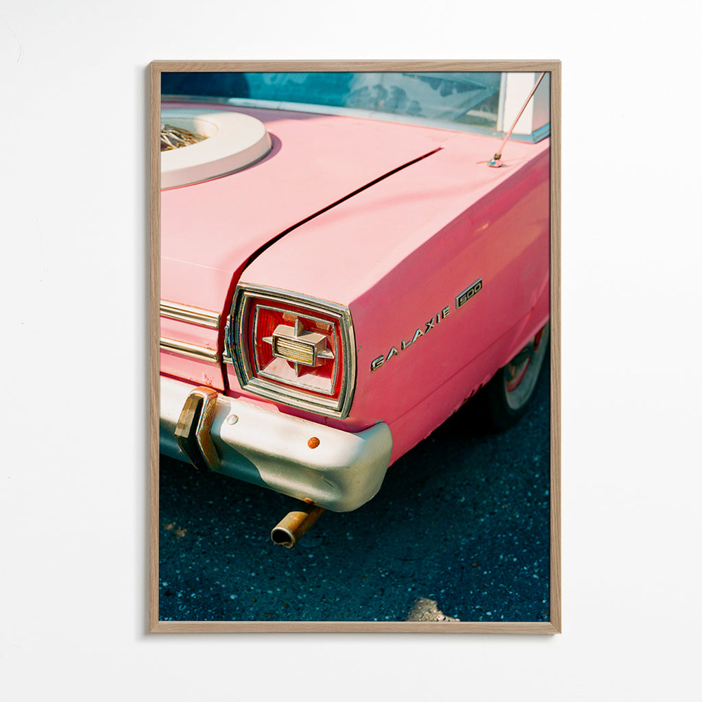 Cuadro vintage coche rosa clásico – Oak Frame