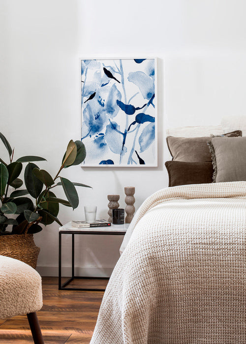 Lámina botánica en acuarela azul con aves – Product1