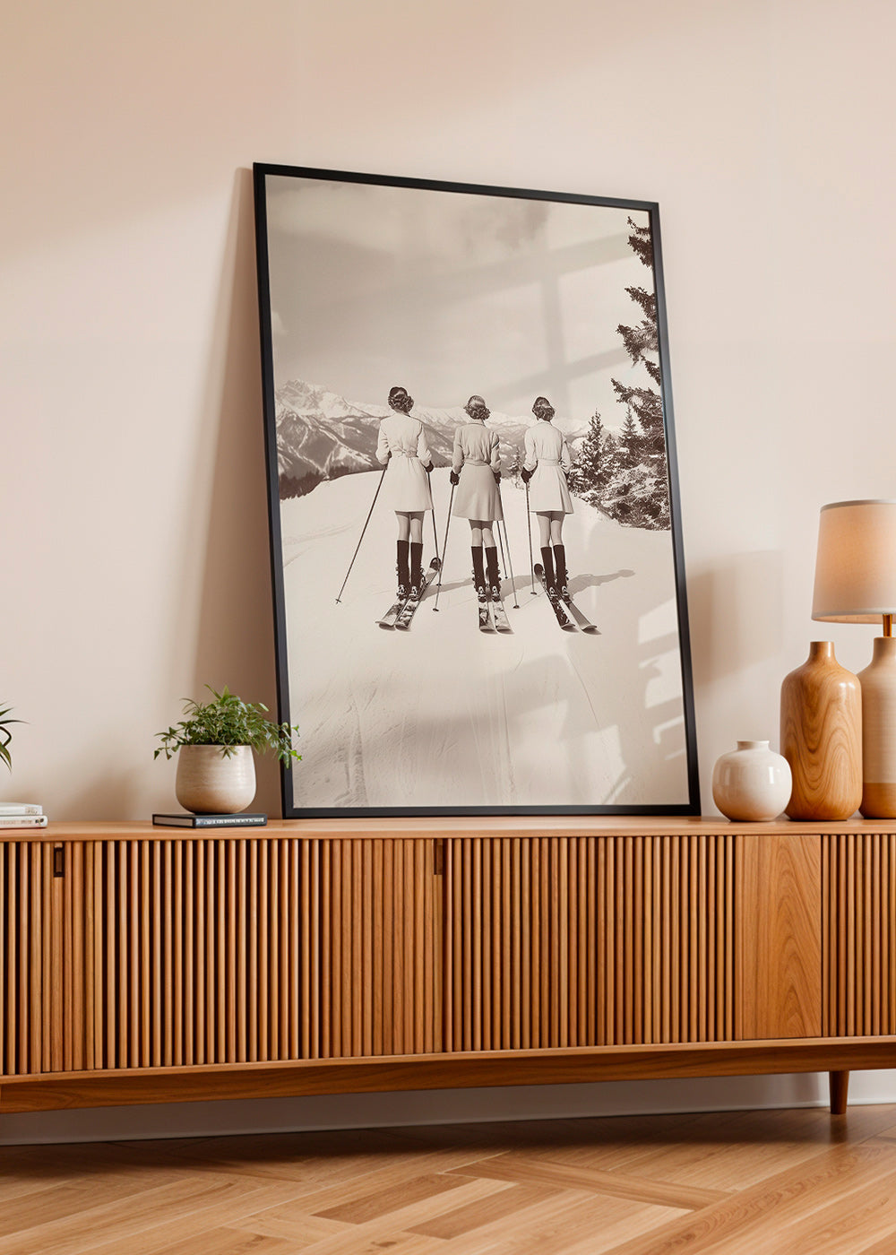 Cuadro vintage: esquiadoras retro en fila – Product3