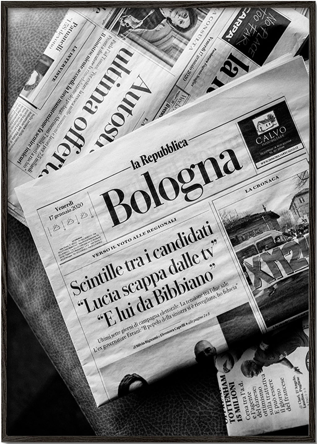 Cuadro de ciudades con portada de periódico en blanco y negro – Black Frame