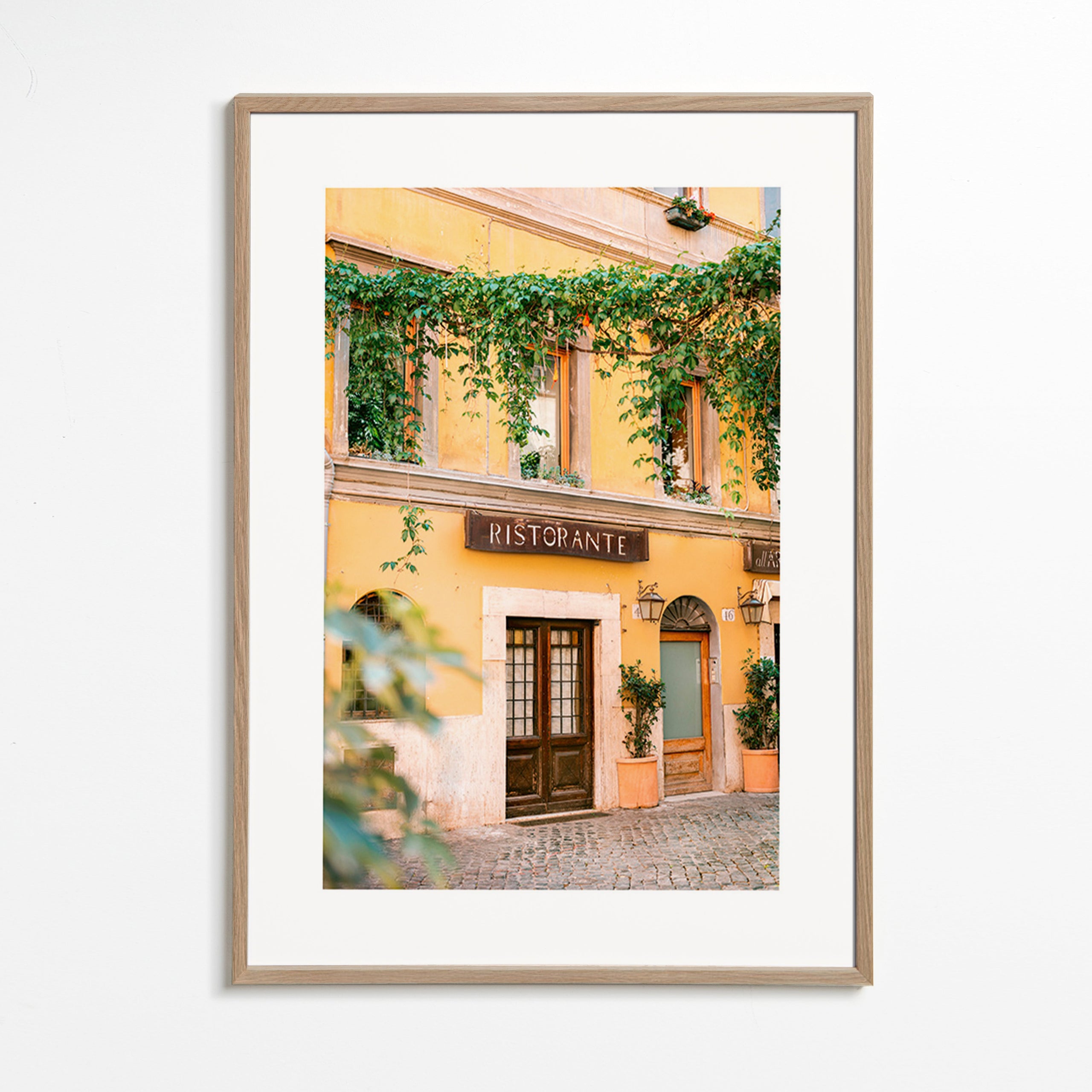 Cuadro de cocina con fachada de ristorante en amarillo – Oak Frame