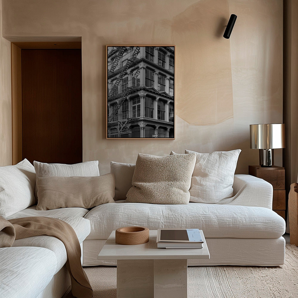 Fotografía arquitectónica en blanco y negro con escalera de incendios – Canvas2