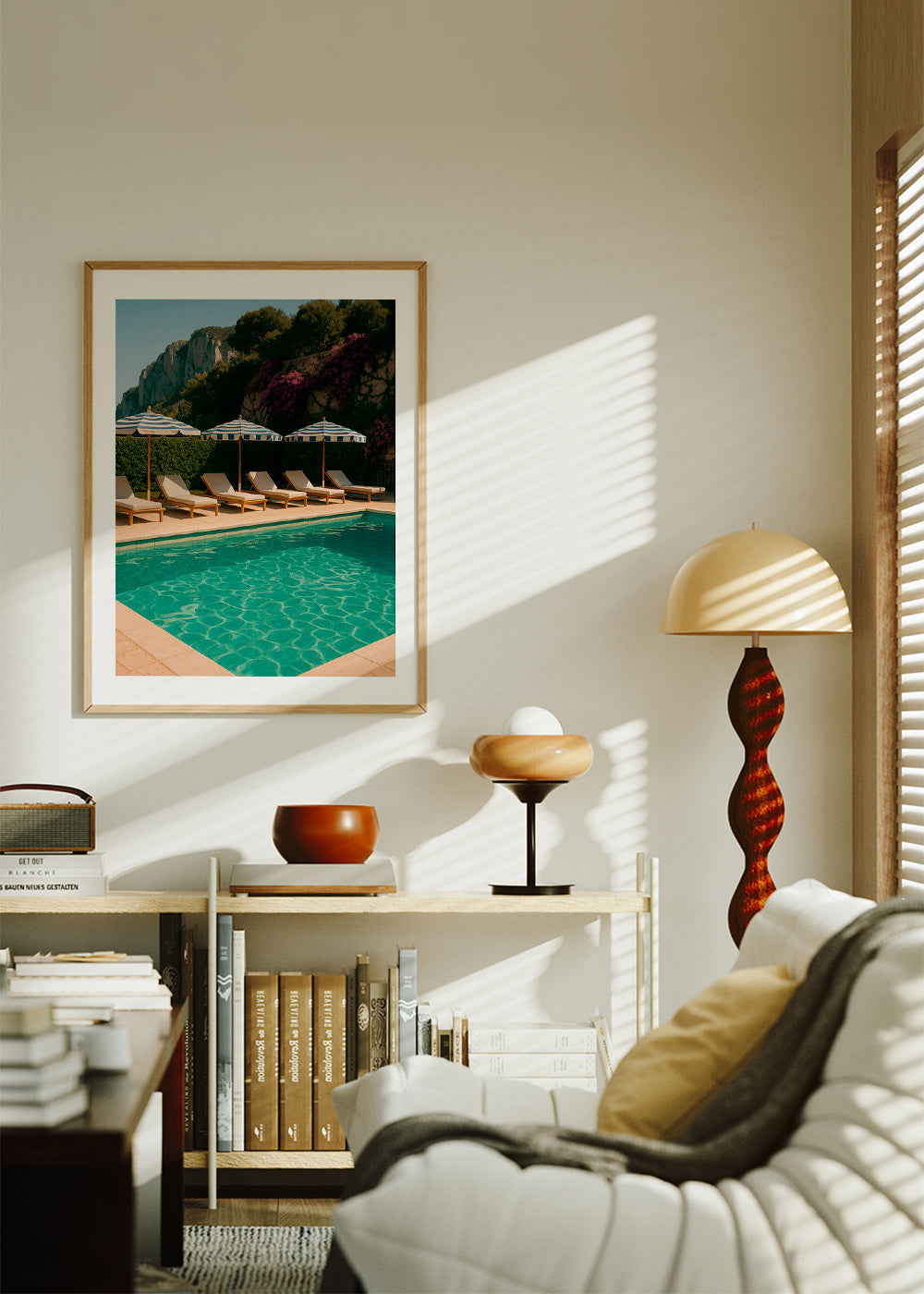 Fotografía de piscina con sombrillas y tumbonas – Product3