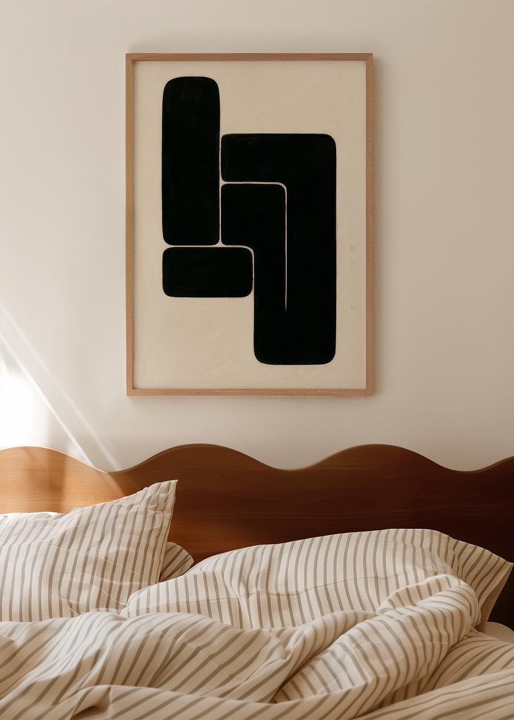 Cuadro geométrico en formas negras y fondo crema – Product1