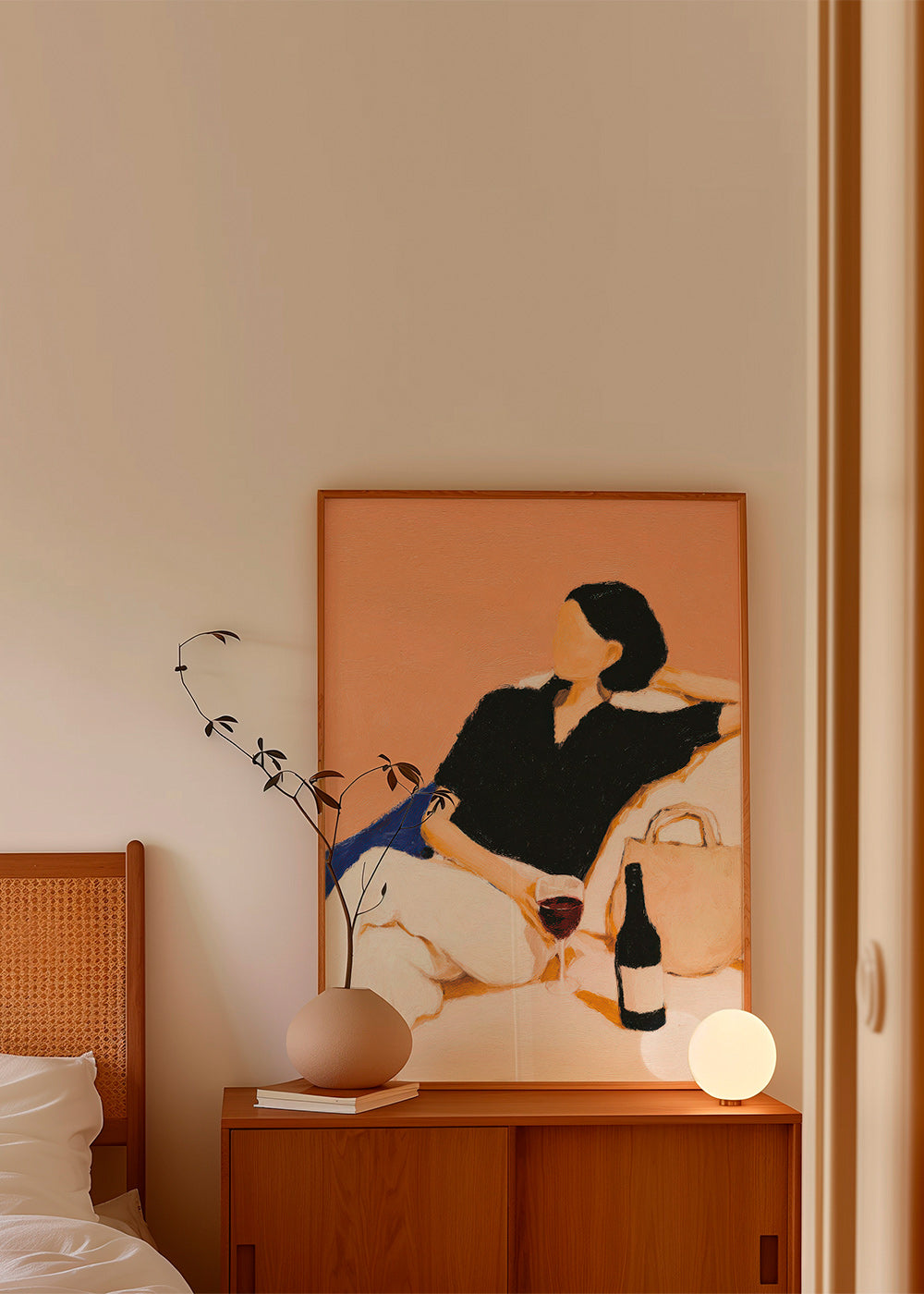 Cuadro de cocina con figura relajada y copa de vino – Product1