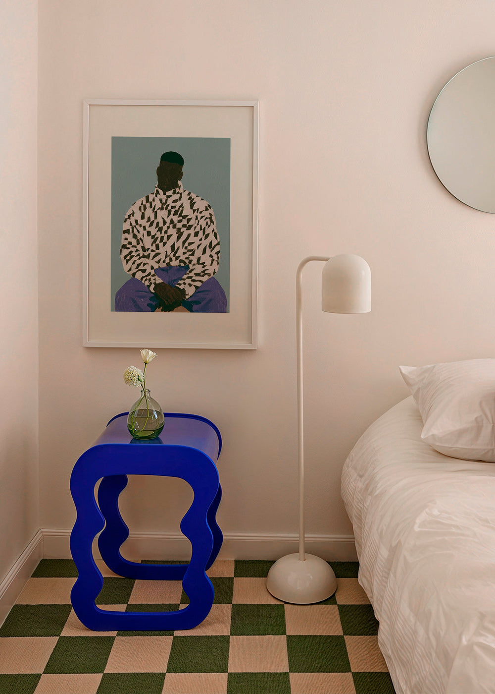 Ilustración figura con camiseta estampada y pantalón morado – Product1