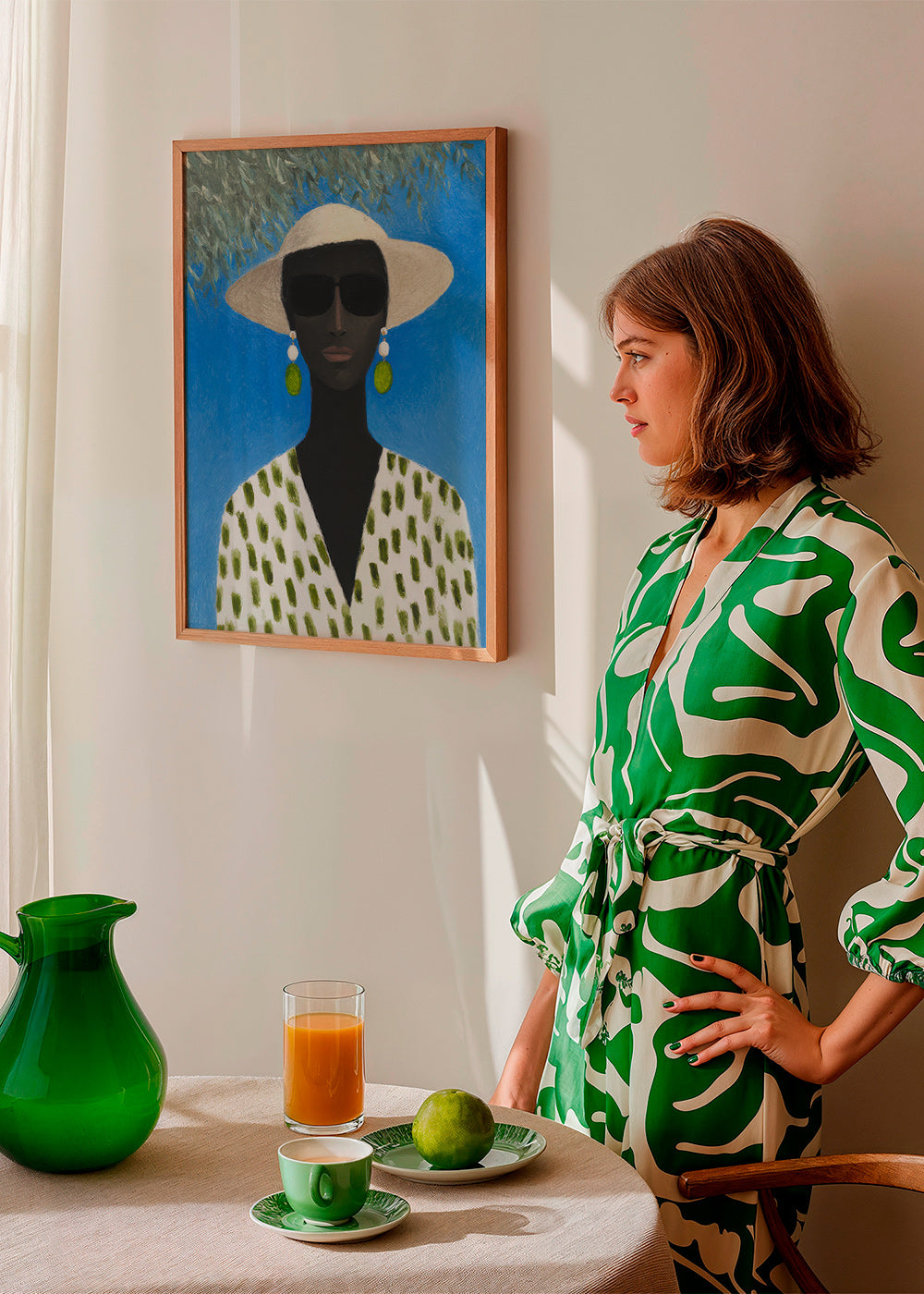 Ilustración femenina con sombrero y patrón verde – Product1