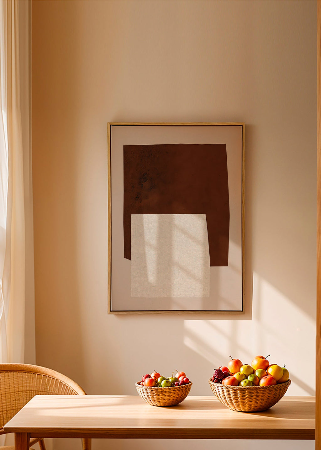 Minimalistisches Bild mit braunen und cremefarbenen Formen