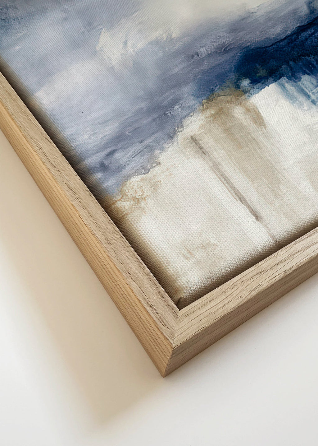 Abstraktes Bild in Blau und Beige mit sanfter Textur