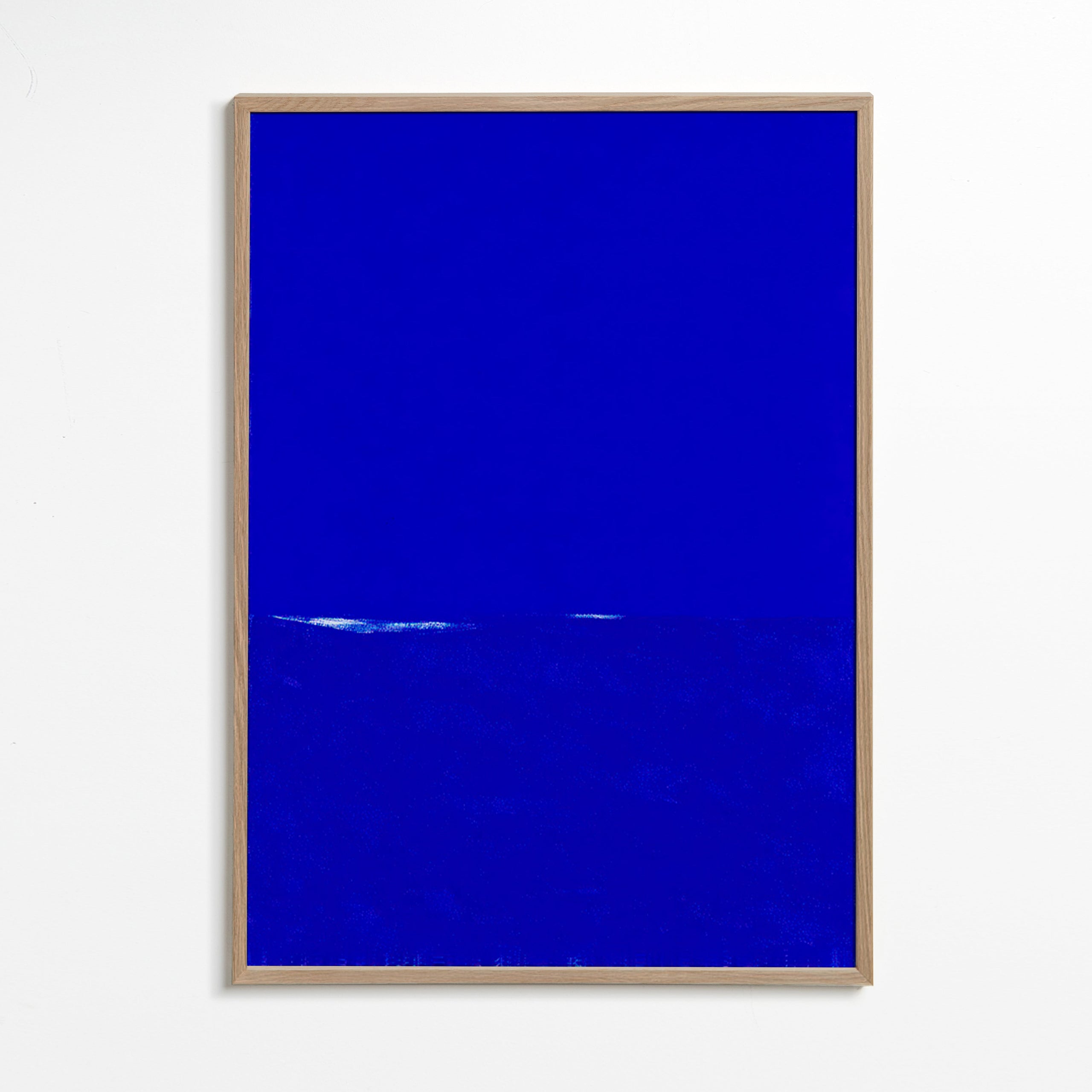 Blaues abstraktes Bild mit feinem Horizont