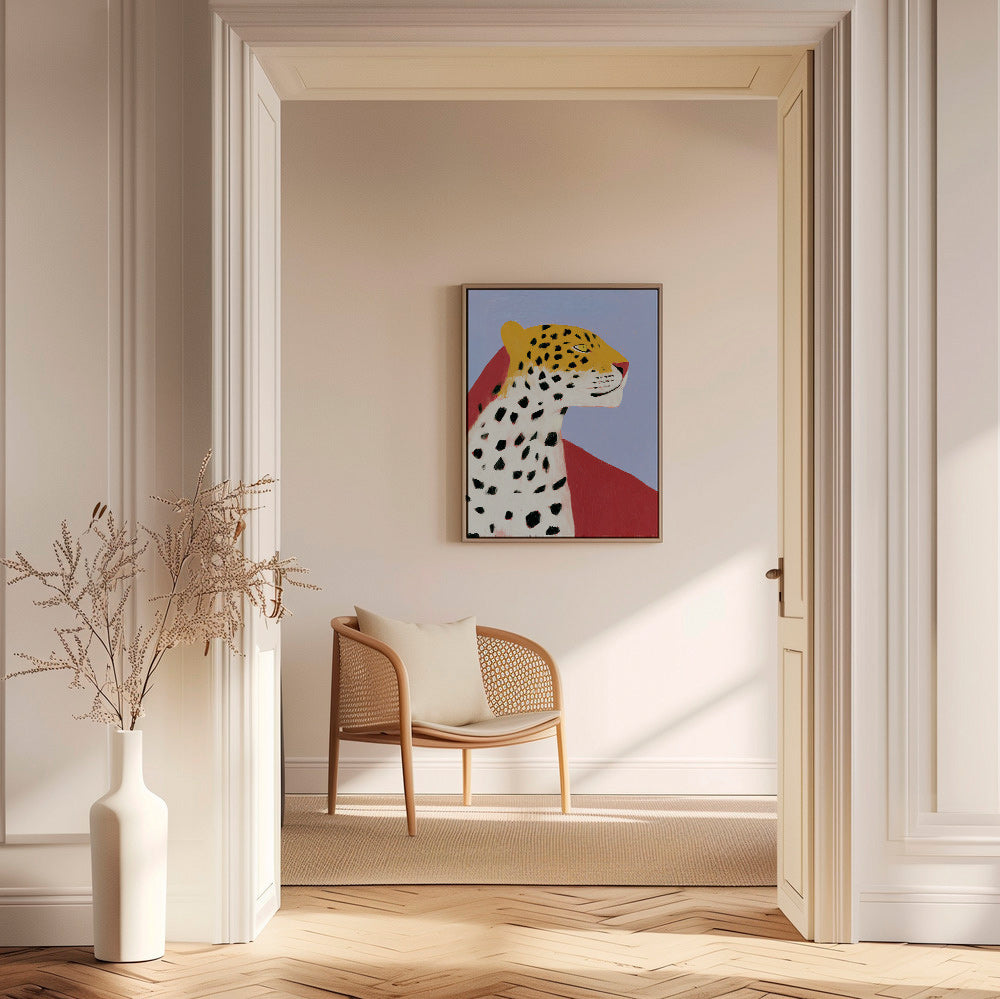 Leopard im Profil vor lavendelfarbenem Hintergrund