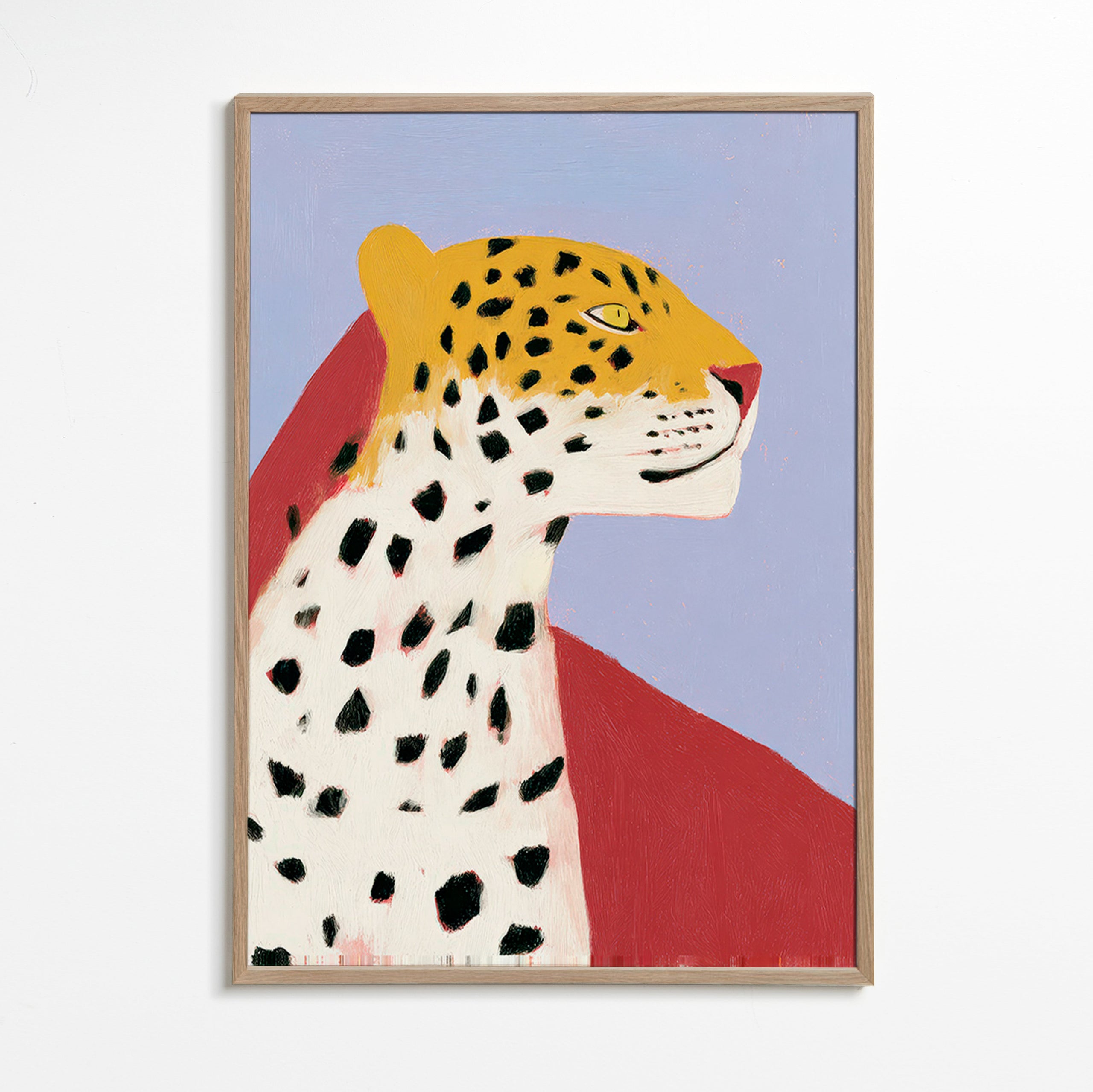 Leopard im Profil vor lavendelfarbenem Hintergrund