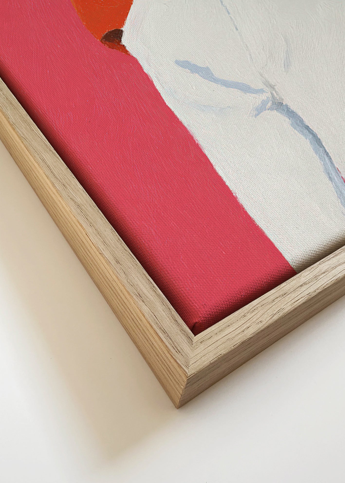 Illustration Torso mit Blumenbluse vor rosa Hintergrund