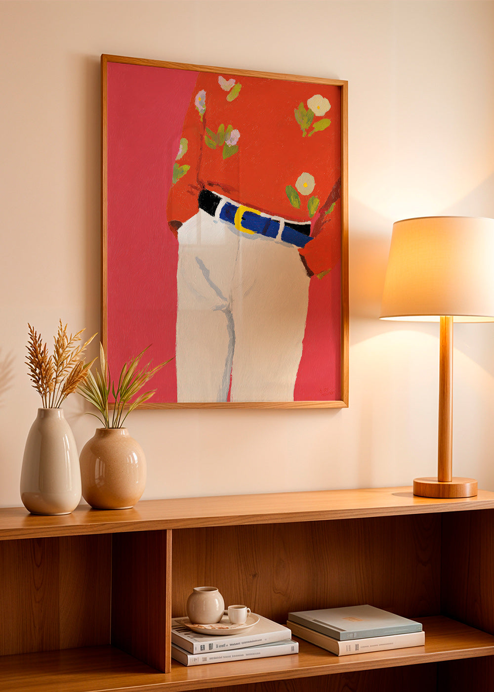 Illustration Torso mit Blumenbluse vor rosa Hintergrund
