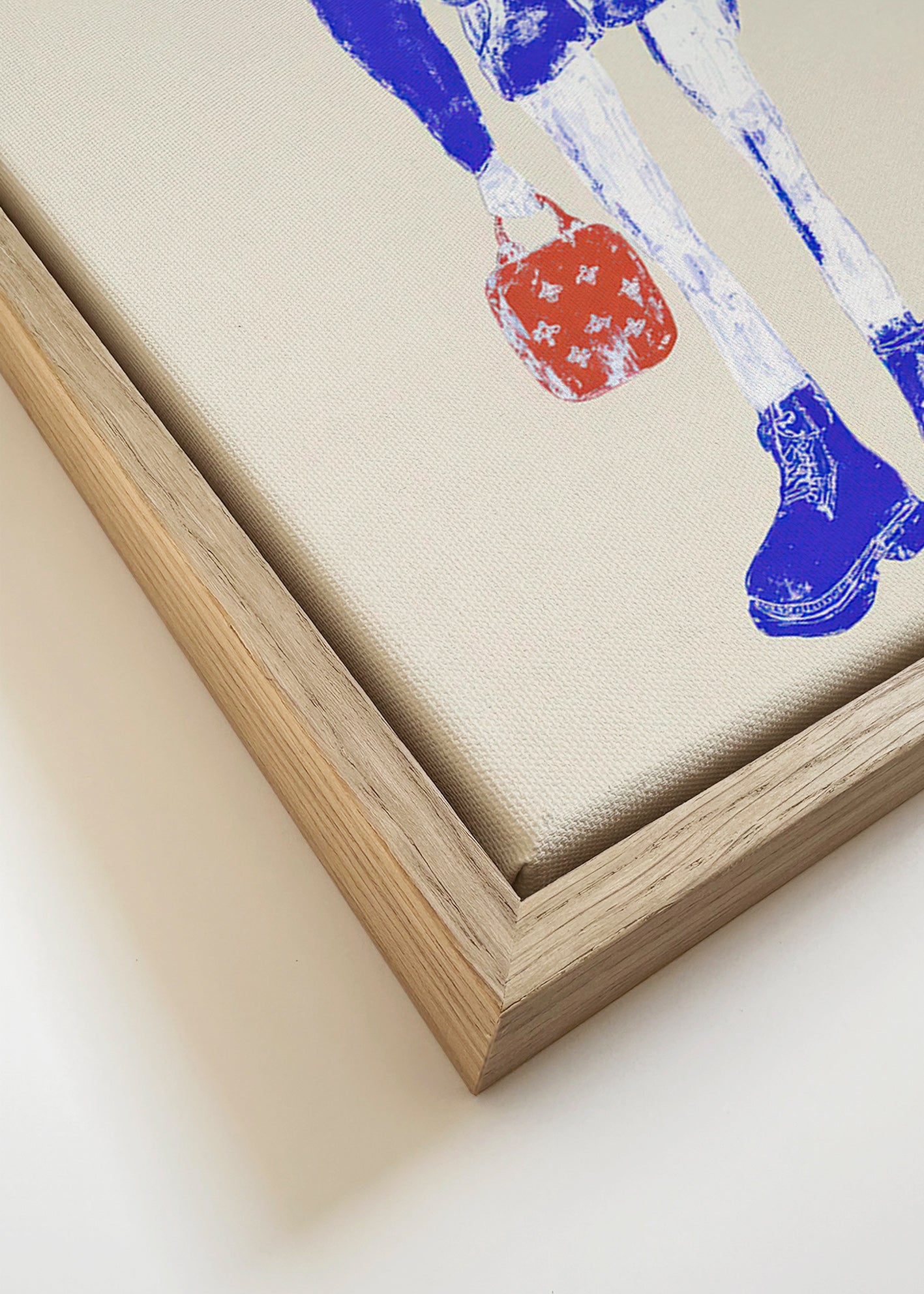 Blaue Figurenillustration mit Tasche