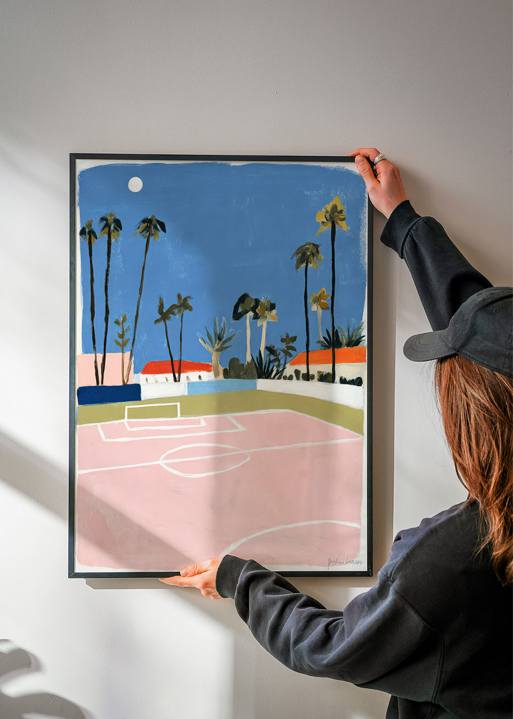 Sportkunst mit Spielfeld und Palmen