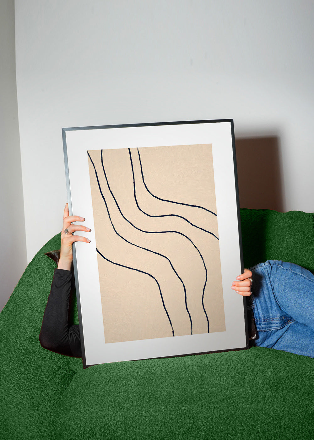 Minimalistisches Bild mit organischen Linien in Beige