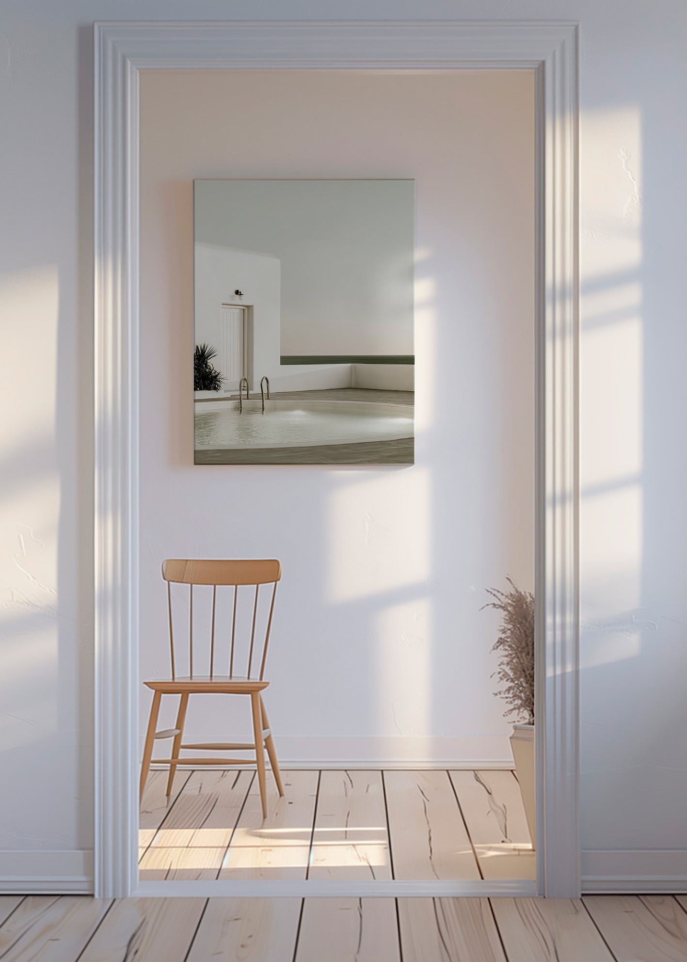 Fotografie eines minimalistischen Pools und weißer Architektur