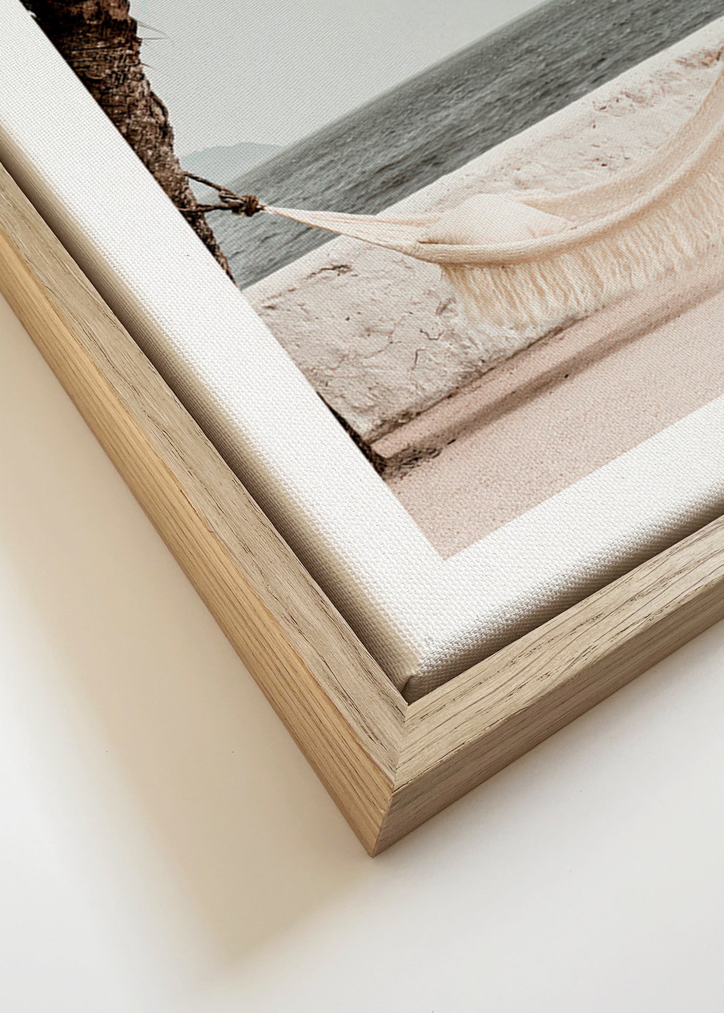 Landschaftskunst mit Hängematte und Palme